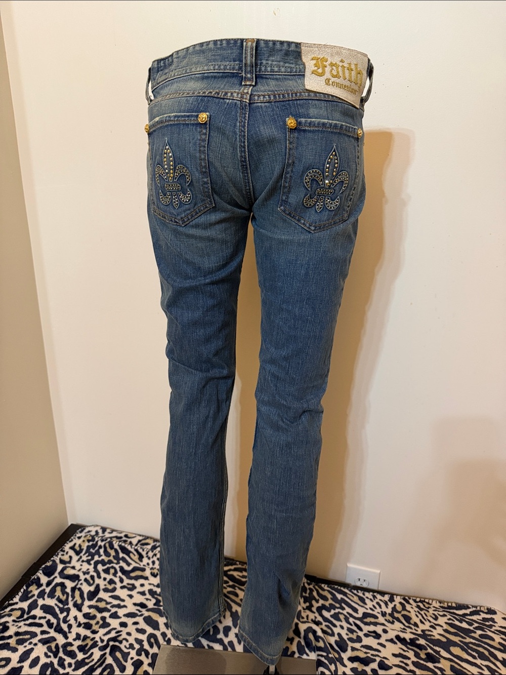 FAITH CONNEXION. Jeans With Gold Fleur De Lis. NWOT. Size 28, No Stretch!